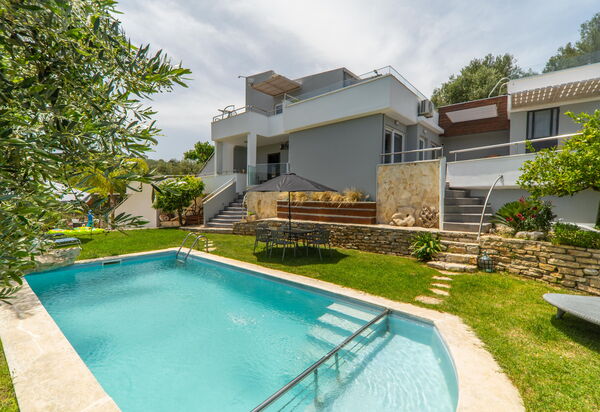 Villa Eftychia: бассейн, Открытый, Сад