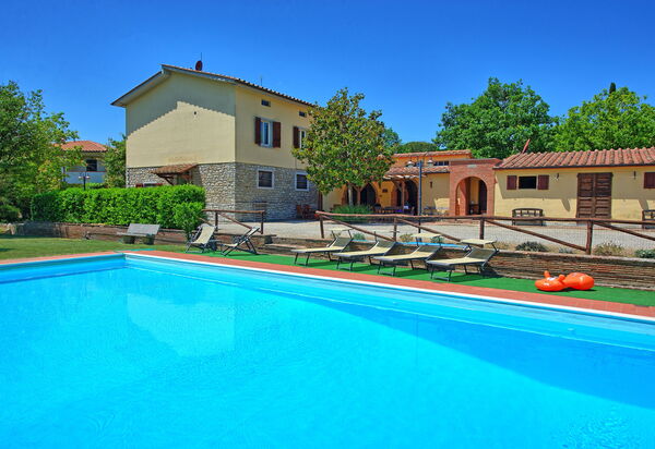 Zeffiro: Außen, Schwimmbad, Sommer