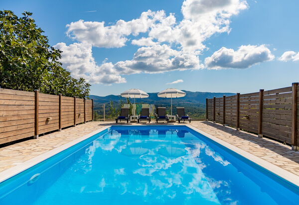 Villa Dinos: slå samman, Sommar