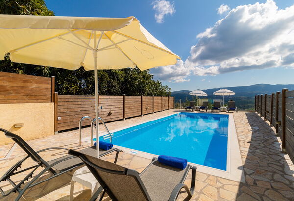 Villa Dinos: slå samman