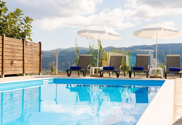 Villa Dinos: slå samman