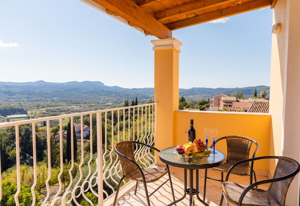 Villa Dinos: Balkong / terrass / uteplats