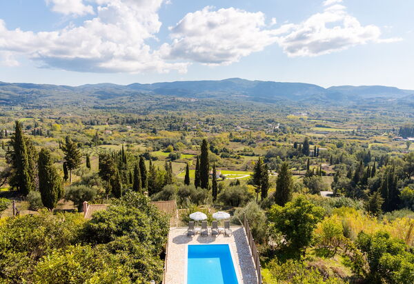 Villa Dinos: slå samman, Visningar