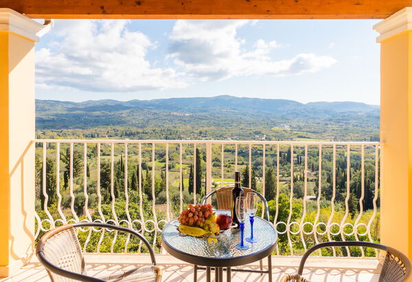 Villa Dinos: Balkong / terrass / uteplats