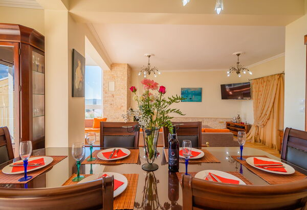 Villa Dinos: Lunchrum