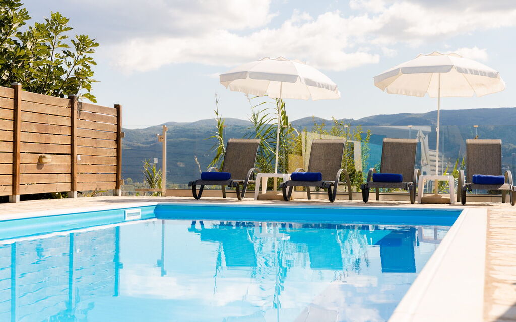 Villa Dinos: slå samman