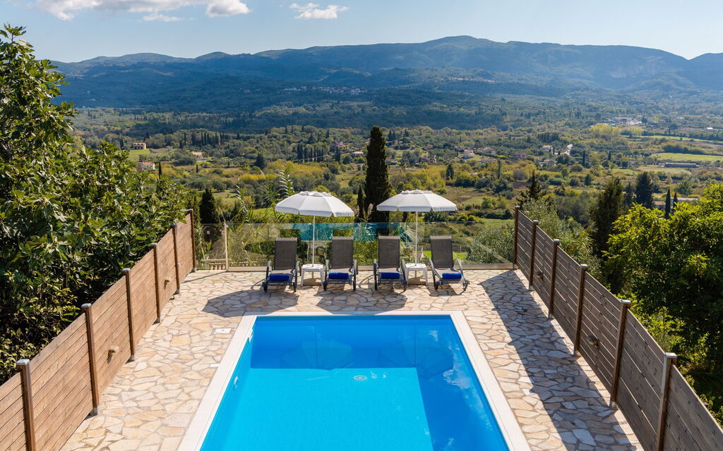 Villa Dinos: slå samman, Visningar