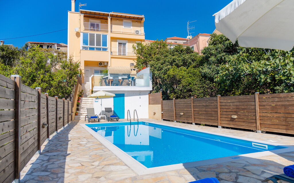 Villa Dinos: slå samman