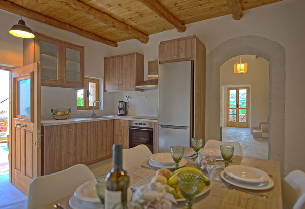 Villa Vicilla: Кухня, Столовая