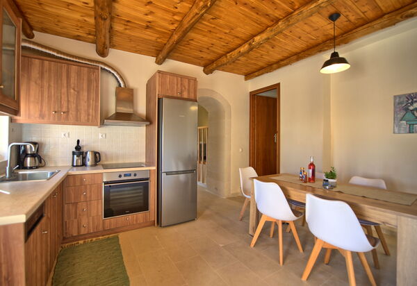 Villa Vicilla: Кухня, Столовая