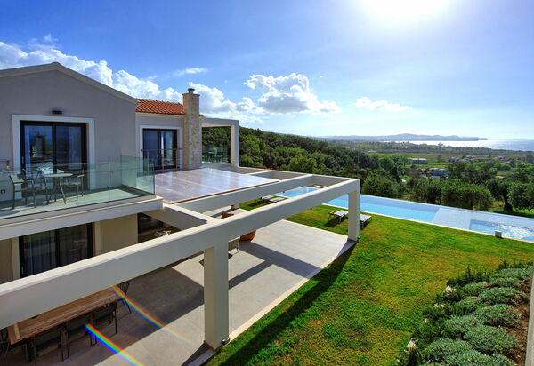 Villa Ebellina: Outdoor, Pool