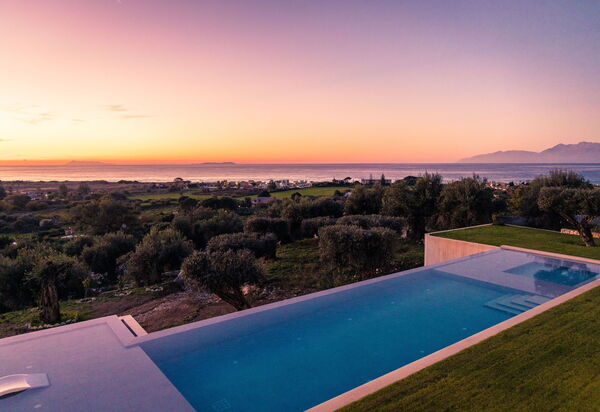 Villa Ebellina: Pool, Scenic View