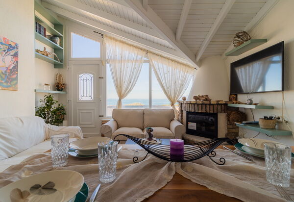 Beach Villa Athanasia: Living Room