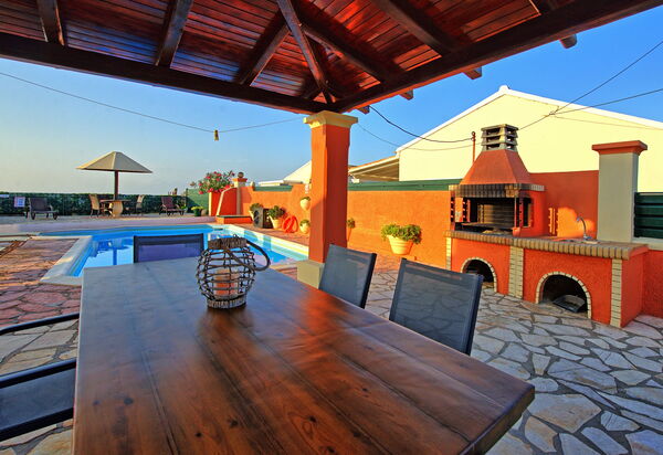 Beach Villa Athanasia: Pool