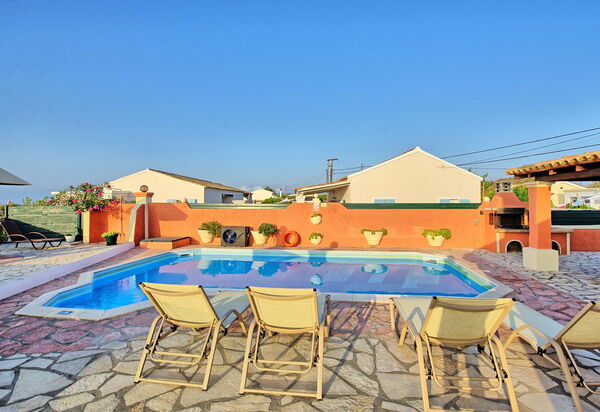 Beach Villa Athanasia: Pool