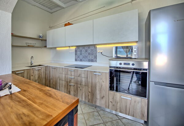 Beach Villa Athanasia: Kitchen