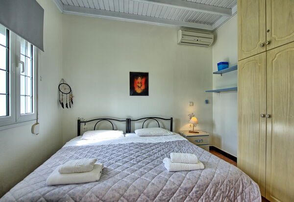 Beach Villa Athanasia: Bedroom