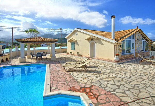 Beach Villa Athanasia: Outdoor, Pool, Summer