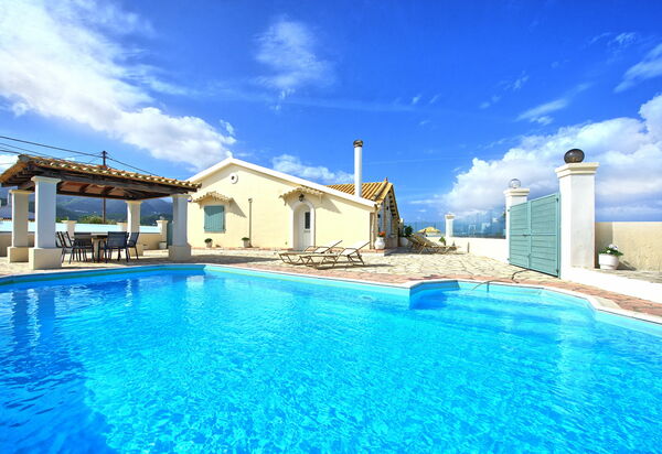 Beach Villa Athanasia: Pool