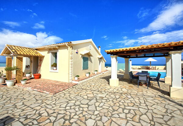 Beach Villa Athanasia: Outdoor, Summer