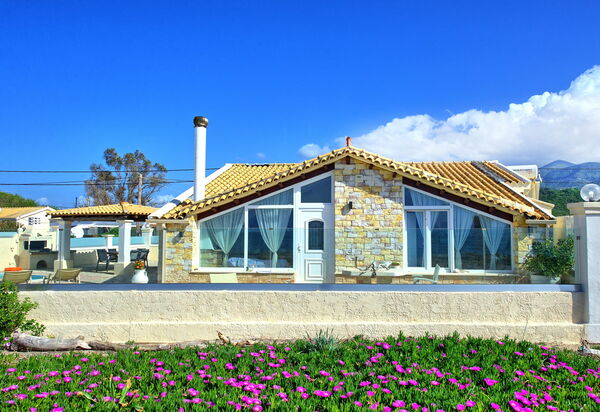 Beach Villa Athanasia: Outdoor, Summer