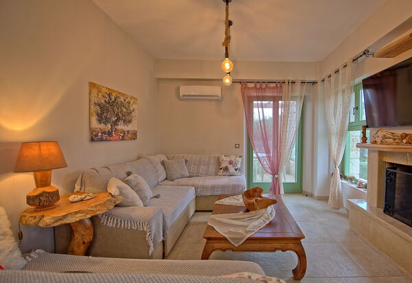 Villa Elaia: Living Room