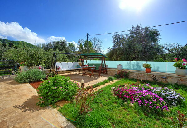 Villa Elaia: Garden, Outdoor