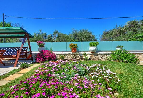 Villa Elaia: Garden, Outdoor