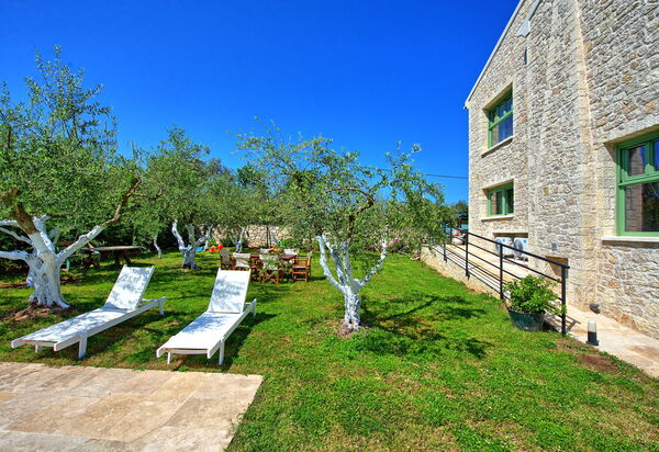 Villa Elaia: Garden, Outdoor