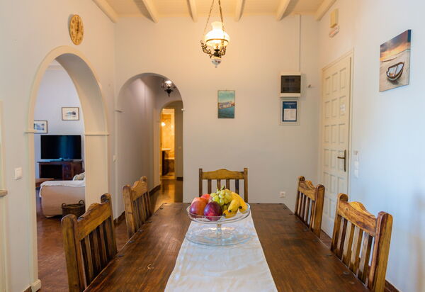 Villa Dimitris: Esszimmer