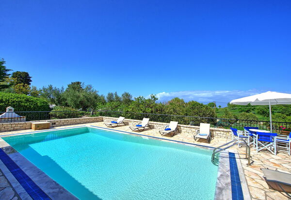 Villa Dimitris: Schwimmbad