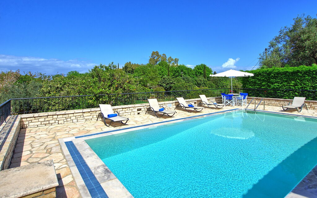 Villa Dimitris: Piscina