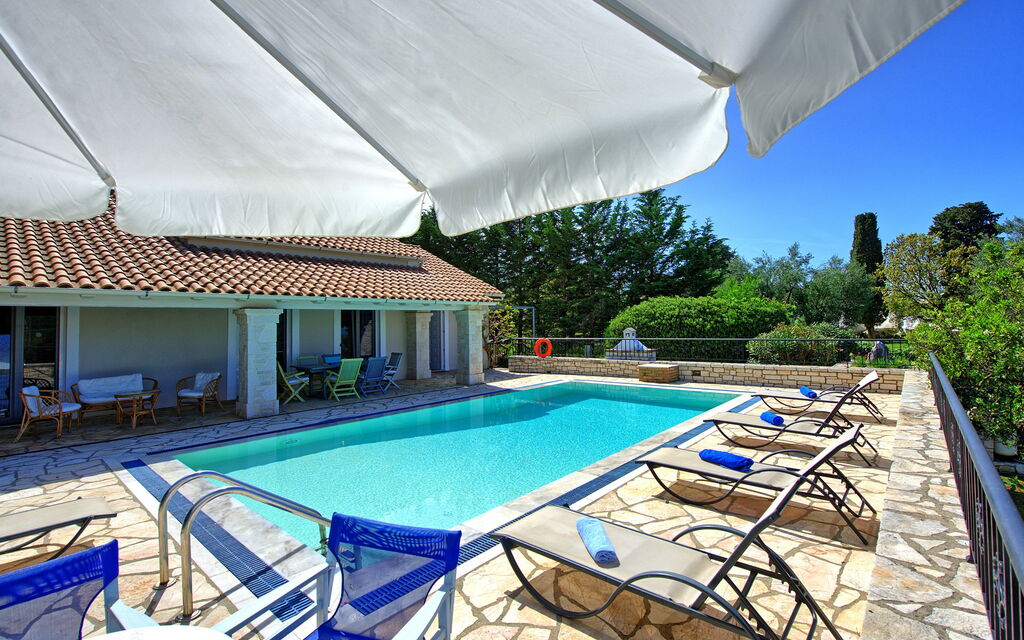 Villa Dimitris: Piscina