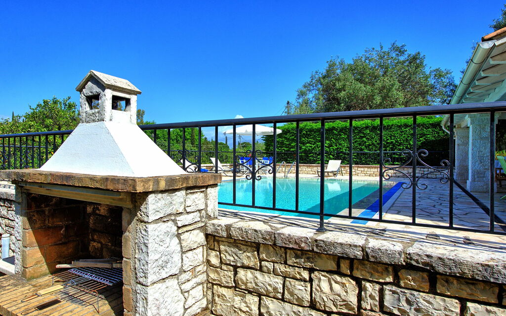 Villa Dimitris: all'aperto, Piscina