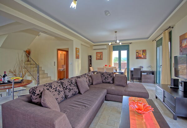 Villa Koules: Гостиная