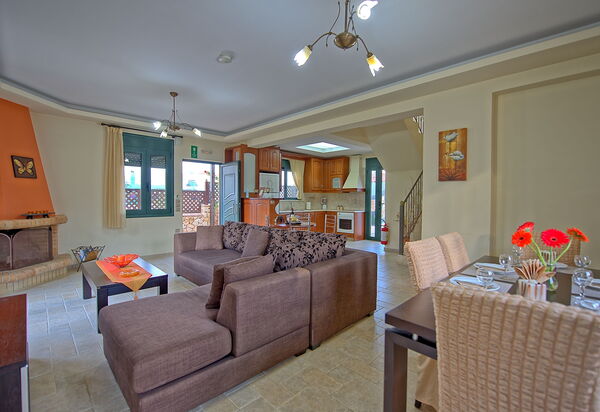 Villa Koules: Гостиная