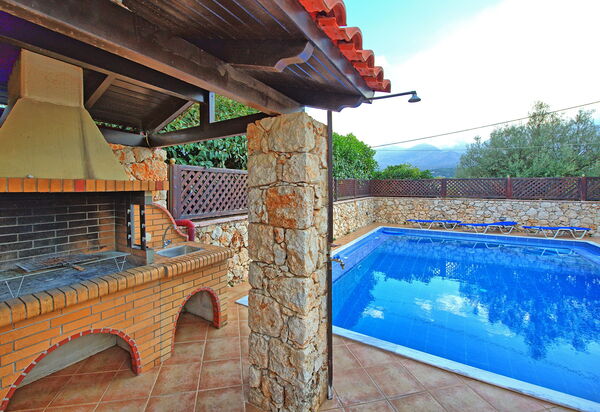 Villa Koules: бассейн, Открытый