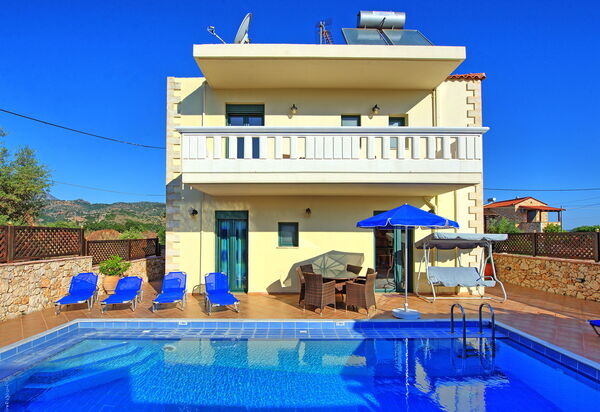 Villa Koules: Балкон / Терраса / Патио, бассейн, Лето, Открытый