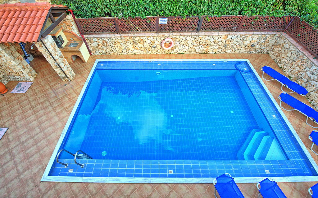 Villa Koules: бассейн, Открытый