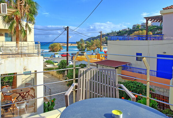 Houses By The Sea: Balcon / Terrasse / Patio