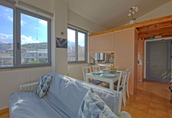 Houses By The Sea: Salle à manger, Salon