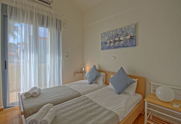 Houses By The Sea: chambre à coucher