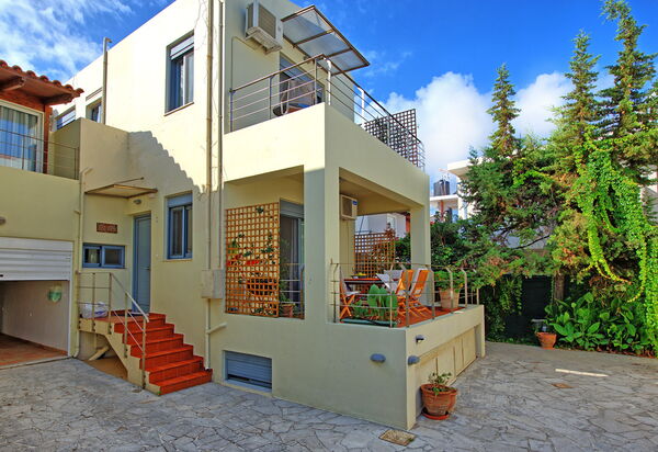 Houses By The Sea: Extérieurs