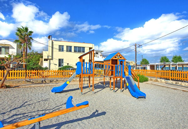 Houses By The Sea: Extérieur