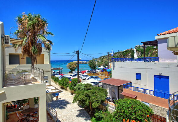 Houses By The Sea: Extérieur