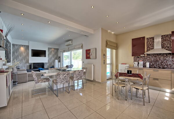 Beach Villa Christina: Kök, Lunchrum, Vardagsrum