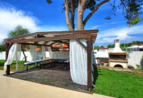 Beach Villa Christina: Trädgård, Utomhus