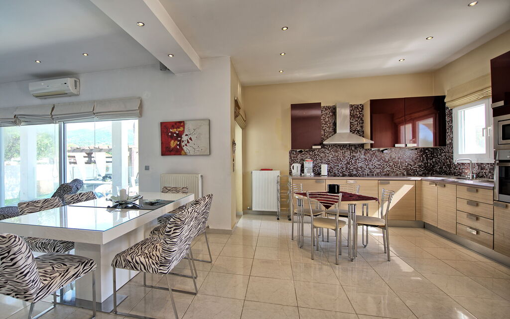 Beach Villa Christina: Cucina, Sala da pranzo