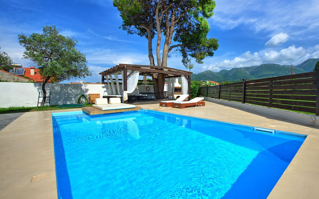 Beach Villa Christina: Piscina