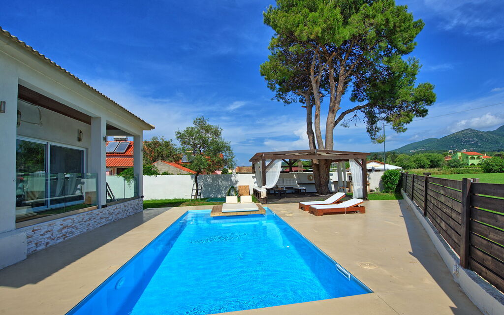 Beach Villa Christina: Piscina